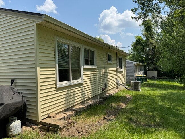 1332 Andrea St in Ypsilanti, MI - Building Photo - Building Photo