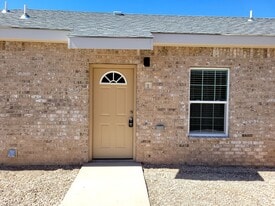 2412 E 14th St in Clovis, NM - Building Photo