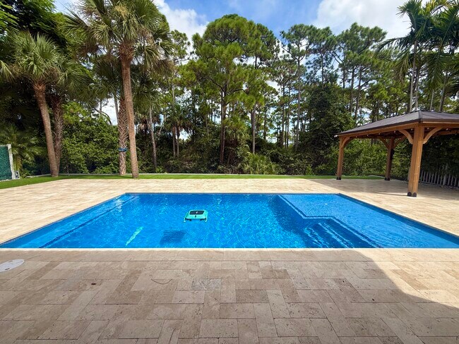 212 Lone Pine Dr in Palm Beach Gardens, FL - Building Photo - Building Photo
