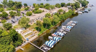 4371 Wilshire Blvd, Unit B202 in Mound, MN - Building Photo