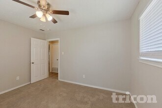 545 Sharp Dr in Desoto, TX - Building Photo - Building Photo