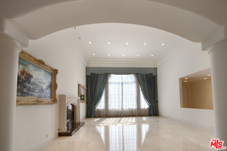 218 S Medio Dr in Los Angeles, CA - Building Photo - Building Photo
