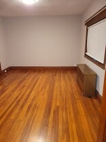 35 Garfield Ave, Unit 35 Garfield Ave in Medford, MA - Building Photo