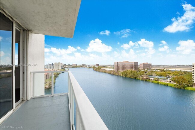 5099 NW 7th St in Miami, FL - Building Photo - Building Photo