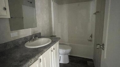 1019 W Main St in Olney, IL - Building Photo - Building Photo