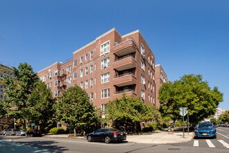 60 Plaza St E in Brooklyn, NY - Foto de edificio - Building Photo