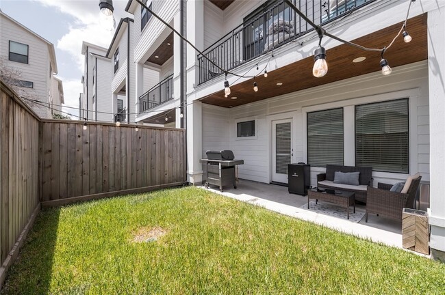 2214 Arabelle St in Houston, TX - Building Photo - Building Photo
