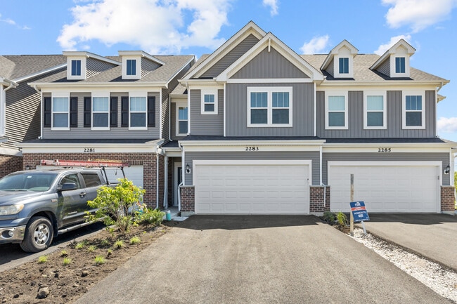 2283 Horseshoe Cir in Naperville, IL - Foto de edificio - Building Photo