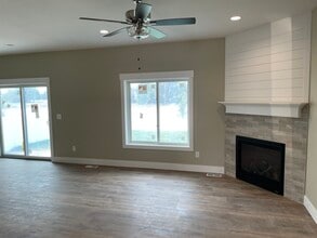 775 Silvermaple Dr in Ammon, ID - Foto de edificio - Building Photo