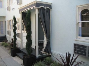 Villas at Franklin in Los Angeles, CA - Building Photo - Building Photo