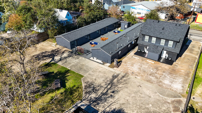 4950-4952 Polk Street in Houston, TX - Building Photo - Building Photo