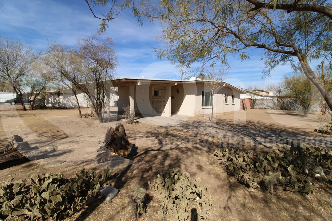 1502 W Helena Dr in Phoenix, AZ - Building Photo