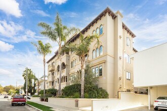 11738 Kiowa Ave in Los Angeles, CA - Foto de edificio - Building Photo