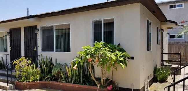 4432 Utah St, Unit 4432 half Utah St.