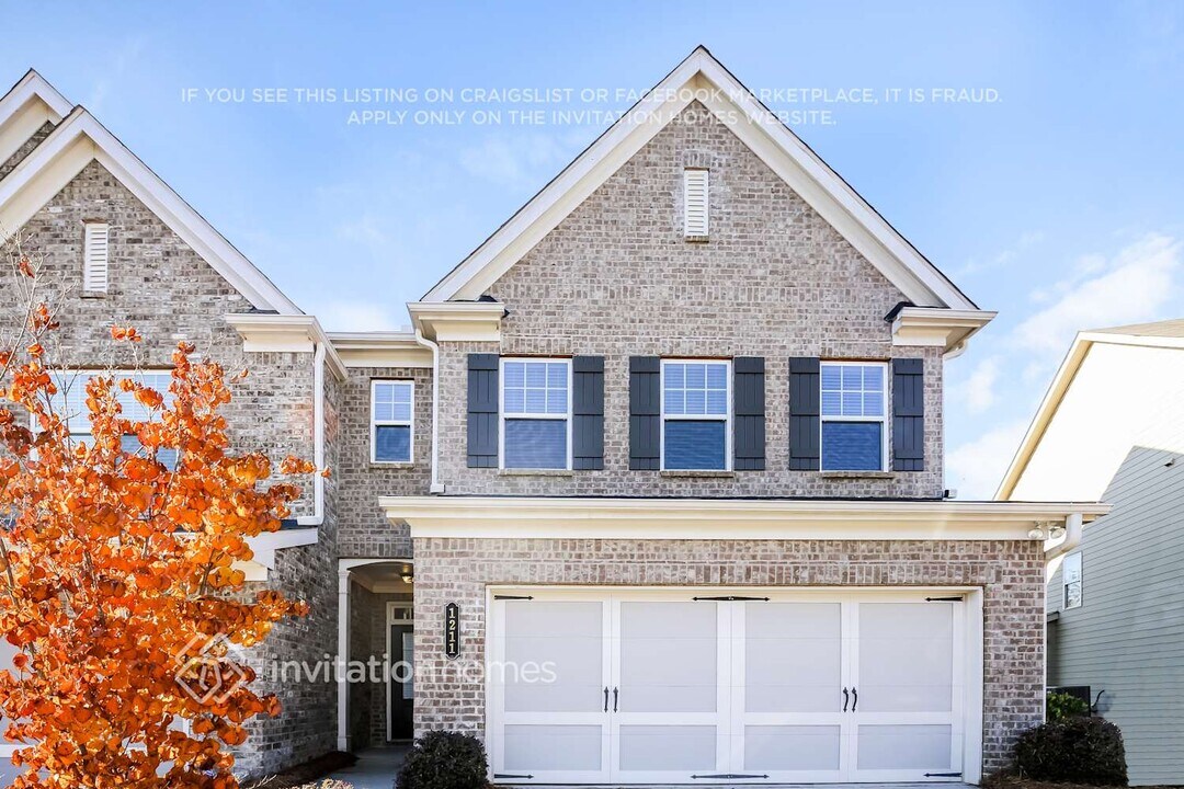 1211 Fischer Trace in Cumming, GA - Foto de edificio
