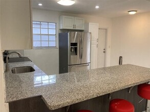 5720 Sheridan St in Hollywood, FL - Building Photo - Building Photo