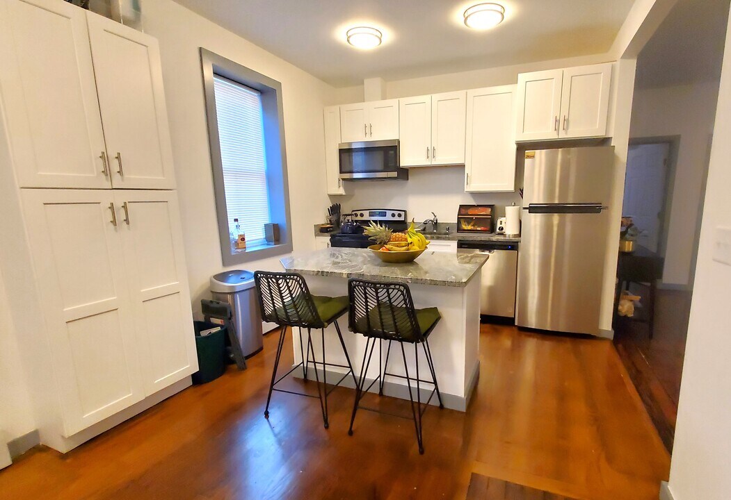 213 Lawrence St in Hartford, CT - Building Photo