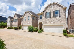 3206 Holly Crossing Dr in Houston, TX - Building Photo