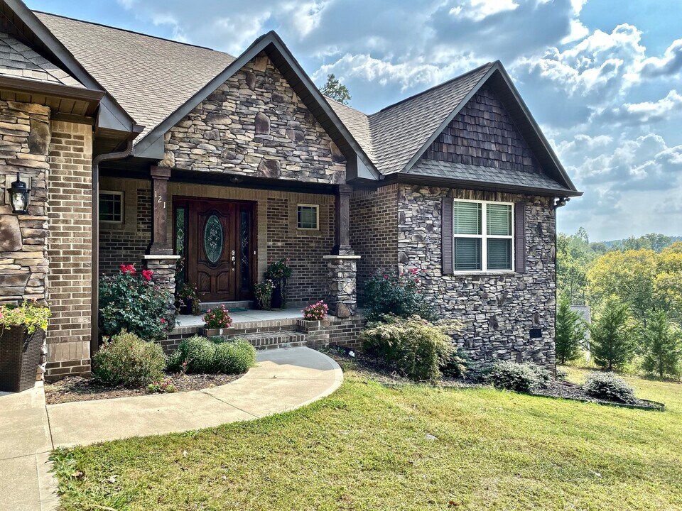 121 Baltic Ct in Moore, SC - Building Photo