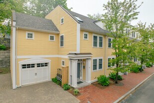 Foundry Square Condominiums in Newburyport, MA - Building Photo