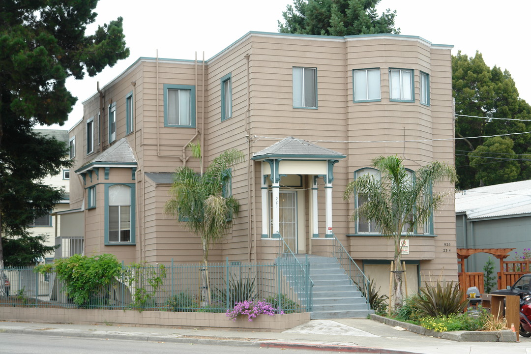 925 61st St in Oakland, CA - Foto de edificio