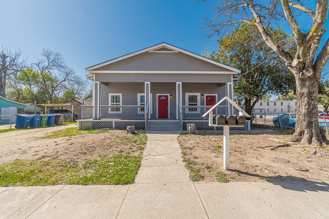 116 Bristol in San Antonio, TX - Building Photo - Building Photo