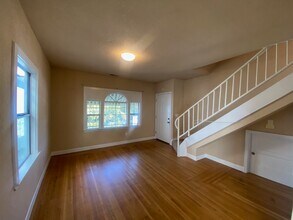 869 MacArthur Blvd, Unit #A in Oakland, CA - Building Photo - Building Photo