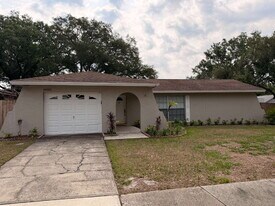 14001 Dominion Ct in Tampa, FL - Building Photo