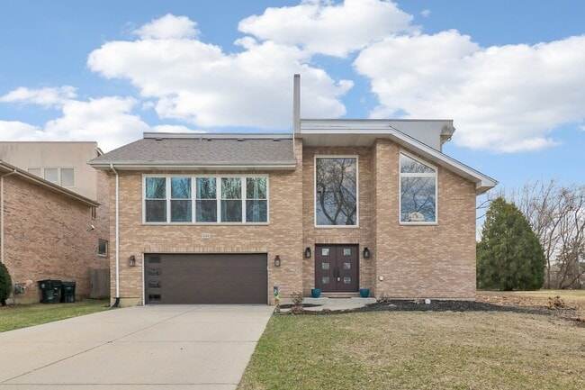 property at 644 N Franklin Ave