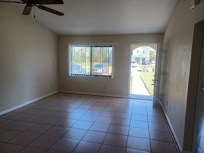 17382 W Carnegie Cir in Ft. Myers, FL - Building Photo - Building Photo