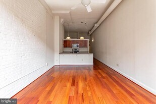 2429 Locust St in Philadelphia, PA - Building Photo