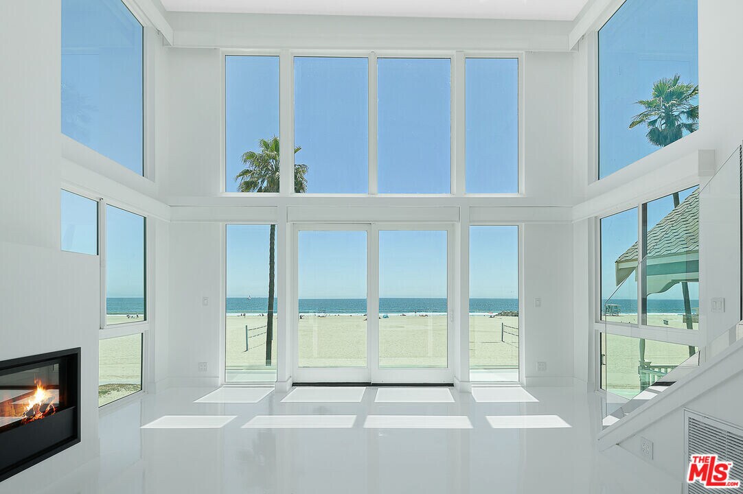 2419 Ocean Front Walk in Los Angeles, CA - Building Photo