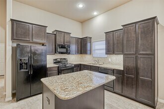 8934 Alcina Dr in Tomball, TX - Building Photo - Building Photo