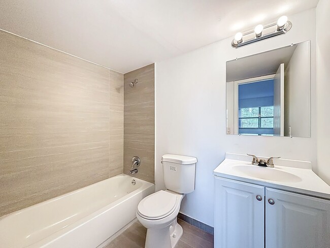 961 NW 45th St in Pompano Beach, FL - Foto de edificio - Building Photo