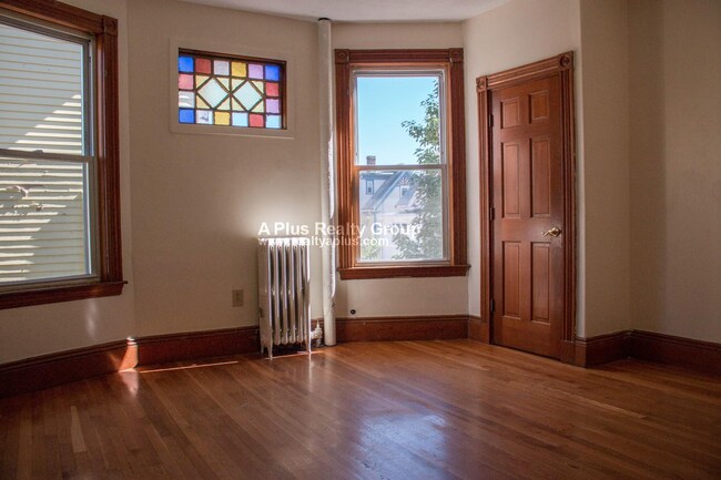 336 Centre St, Unit 1 in Boston, MA - Foto de edificio - Building Photo