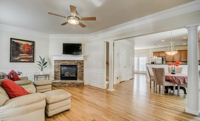 property at 284 16th St NW