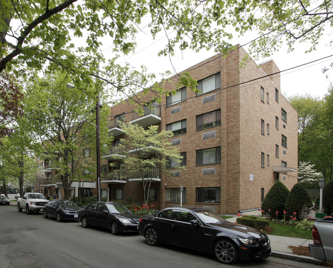 40 Williams St in Brookline, MA - Foto de edificio - Building Photo