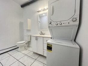 52 Bergen Ave, Unit 1 in Jersey City, NJ - Building Photo - Building Photo