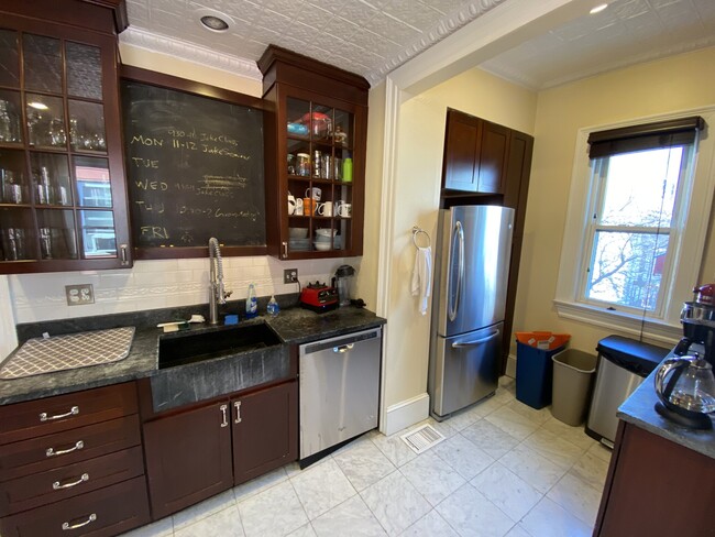 381 Highland Ave, Unit 2 in Somerville, MA - Foto de edificio - Building Photo