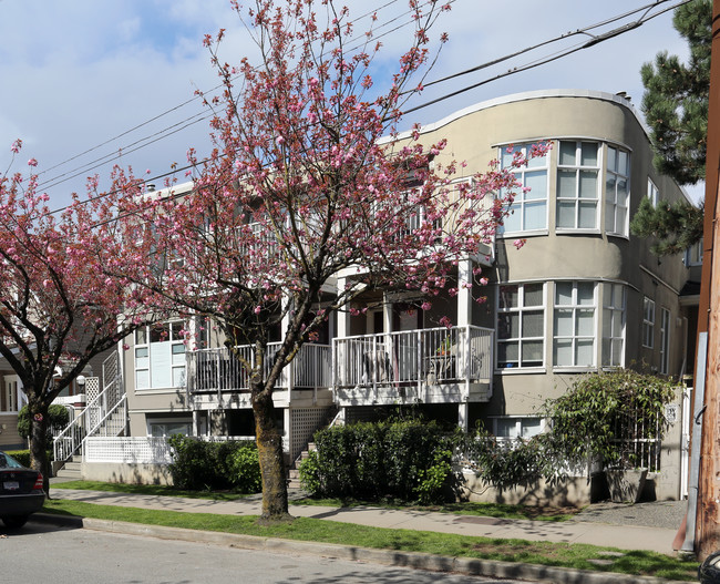 1339 W 7th Ave in Vancouver, BC - Building Photo - Primary Photo