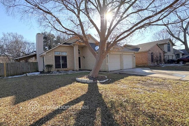 1010 Silver Spruce Dr in Arlington, TX - Building Photo - Building Photo