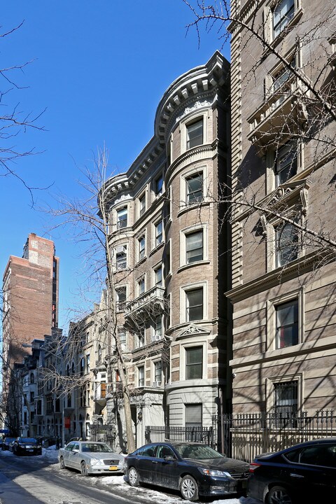 303 W 80th St in New York, NY - Building Photo