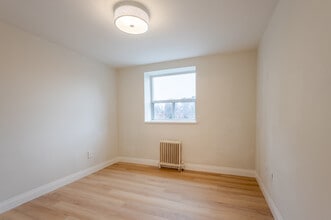 Sandalwood Manor in Toronto, ON - Building Photo - Building Photo