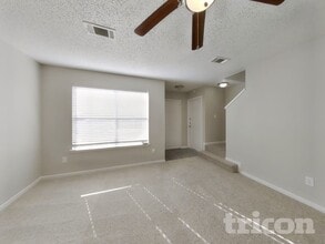 7740 Sign St in Missouri City, TX - Foto de edificio - Building Photo