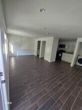 749 1/2 E Ave 43 in Los Angeles, CA - Building Photo - Building Photo