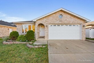8508 S Oketo Ave in Bridgeview, IL - Building Photo - Building Photo