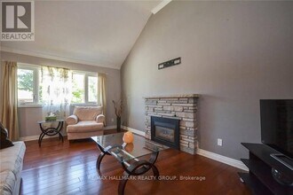 2409 Cheshire Rd in Ottawa, ON - Building Photo - Building Photo