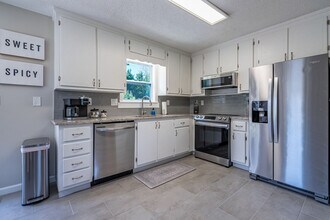 25 Jennifer Ln in Rydal, GA - Foto de edificio - Building Photo