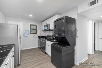 575 Springwood Dr in Forest Park, GA - Building Photo - Building Photo