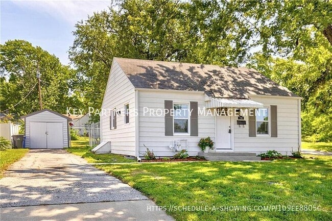 property at 736 S Cherry St